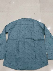 men green shirt