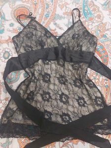 Elegant top with back tie