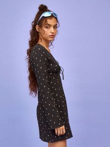 H&amp;M Cutesy Floral Tie-Detail Dress