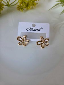 Cute Gold Flower Stud Earrings