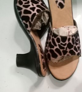 Tiger Print Black And Tan Colour Medium Heel