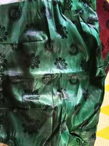 Elegant maroon Saree with Floral Motifs