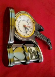 Pen Holder With Clock