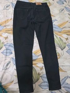 Classic Black Skinny Jeans