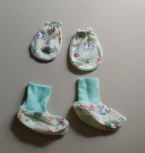 any 2Set of Baby Mittens and apron Set