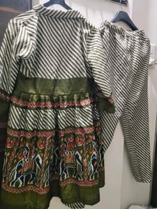 Striped Kurta Set with Detailed Print