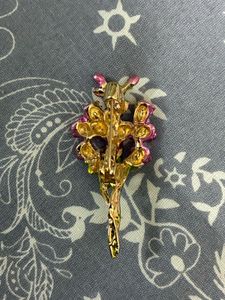 Beautiful Rose Bouquet Brooch Pin