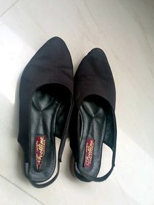 Elegant Black Slingback Flats