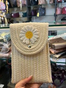 Cute Daisy Straw Clutch