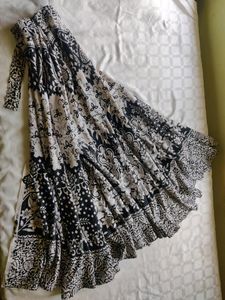 Black And White Floral Print Skirt 🖤🤍