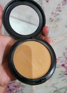 M.A.C StudioFix PowderPlus Compact Foundation NC45