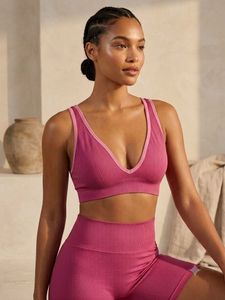 Ribbed Seamless Sports Bra