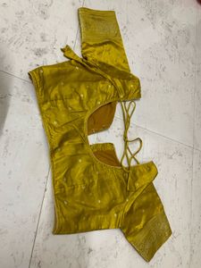 Beautiful Yellow Saree With Blouse