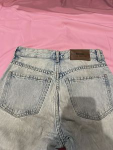 Light Wash Ripped Jeans