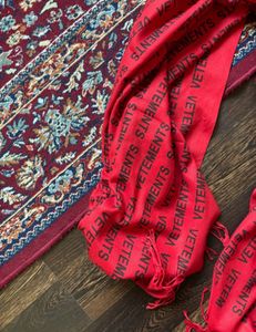 Vetements scarf