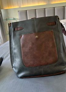 Chic Crossbody Bag with Buckle Detail