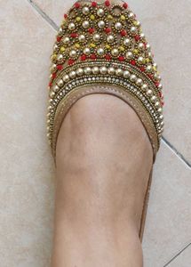 Embroidered Juttis - Size uk 5