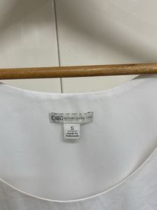 Chic White Sleeveless Top