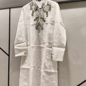 Embellished White Kurta and pent