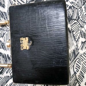 🏴Vintage Cara Black Box Handbag🏴