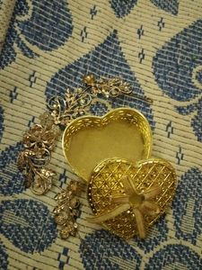 Elegant Gold Heart Trinket Box &amp; Hair Accessory