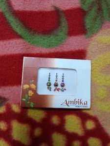 pack of 5 designer bindi with hair clip