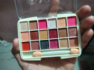 16 Color Eyeshadow Palette