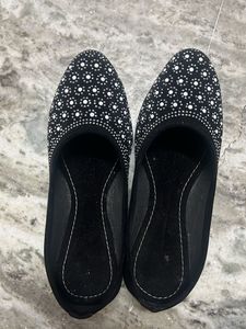 Stylish Black embellished Flats