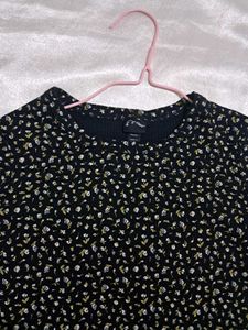 Cute Black &amp; White Floral Long Sleeve Top