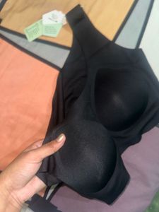 Seamless Comfortable Black Sports Bra