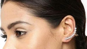 Combo White Diamond Earcuff 1 &amp; WHITE STONE STUDDED RING BRACLET FOR ONE HAND 1