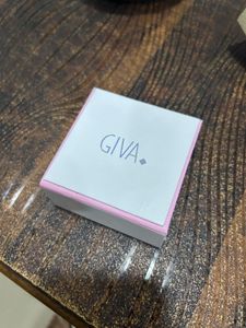 GIVA jewellery box Anushka Sharma signed