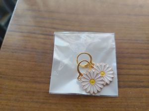 Daisy Flower Dangle Earrings