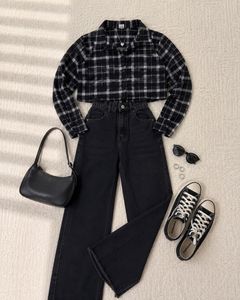 Checkered cropped shirt. 🖤♟️