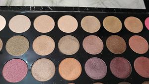 Swiss beauty eyeshadow palette