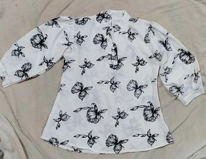 A beautiful high low top, fits anyone