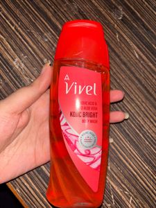 CUTE Vivel Body Wash Set with Aesthetic Sponges