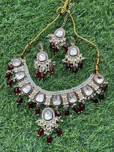 Stunning Kundan Necklace & Earring Set