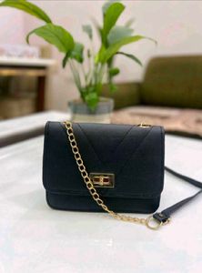 Chic Black Quilted Crossbody Bag