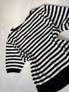 🚨sale🚨Chic Striped V-Neck Top