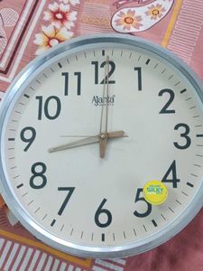 Elegant white Colour Watch' For Your Home 🏠