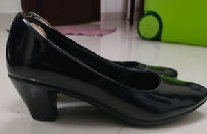 Formal Black Pumps