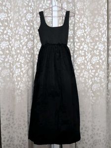 Classic Black Sleeveless Midi Dress