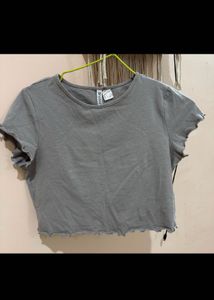 grey cropped baby tee