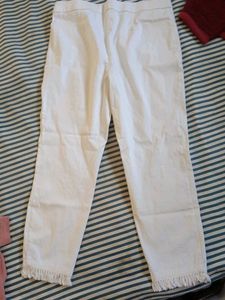 Chic White Cropped Pants