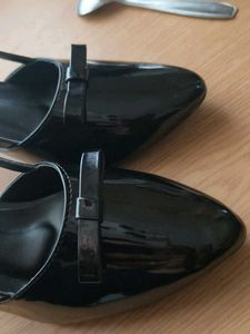Chic Black Patent Slingback Heels