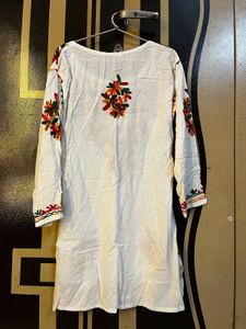 White Embroidered Ethnic Kurta 🌿🌸
