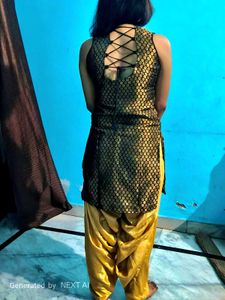 Stylish Black &amp; Gold Kurta Set