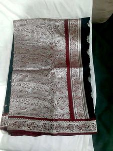 Elegant Black Saree with Intricate Borders