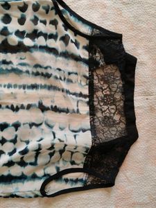 Stylish Sleeveless Tie-Dye Top with Lace